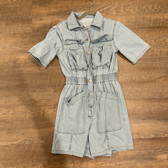 Dual Pocket Short Denim Romper - Picture 4 of 5